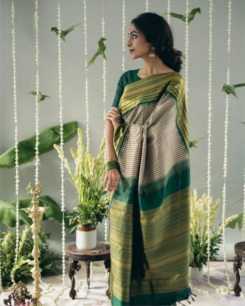 BEAUTIFUL RICH PALLU & JACQUARD WORK ON ALL OVER THE SAREE.  BLOUSE : CONTRAST EXCLUSIVE JACQUARD BORDER.