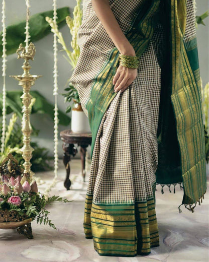 BEAUTIFUL RICH PALLU & JACQUARD WORK ON ALL OVER THE SAREE.  BLOUSE : CONTRAST EXCLUSIVE JACQUARD BORDER.