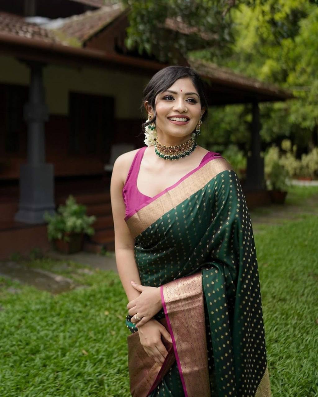 BEAUTIFUL RICH PALLU & JACQUARD WORK ON ALL OVER THE SAREE.  BLOUSE : CONTRAST EXCLUSIVE JACQUARD BORDER.